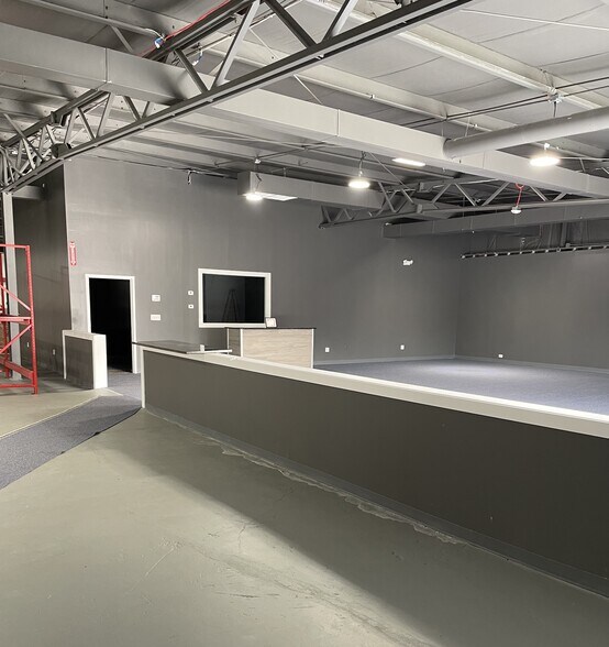 832 W Rollins Rd, Round Lake, IL à louer - Photo de l’immeuble – Image 2 sur 13