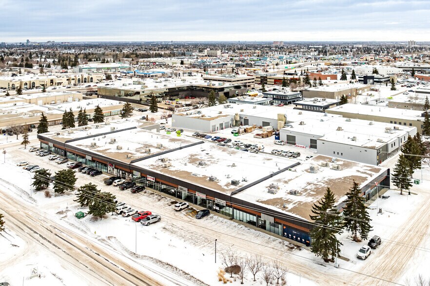 10472-17203 105 Av NW, Edmonton, AB à louer - Aérien – Image 2 sur 3