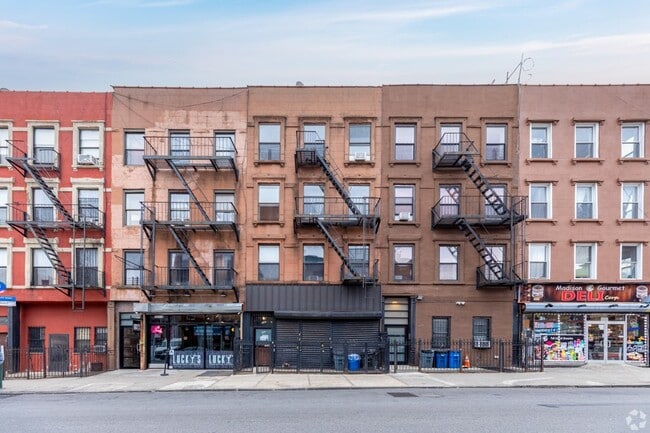 Plus de détails pour 332 Marcus Garvey Blvd, Brooklyn, NY - Logement aux enchères
