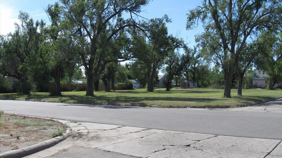 815, 817, 819 & Madison, Great Bend, KS à vendre - Photo de la construction – Image 2 sur 4