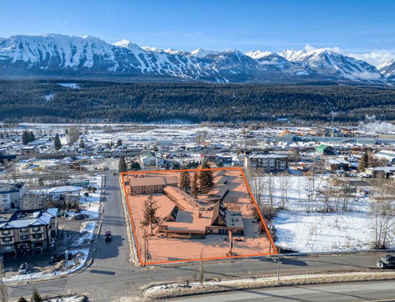 1105 Trans Canada Hwy W, Golden, BC à vendre - Photo de l’immeuble – Image 3 sur 5