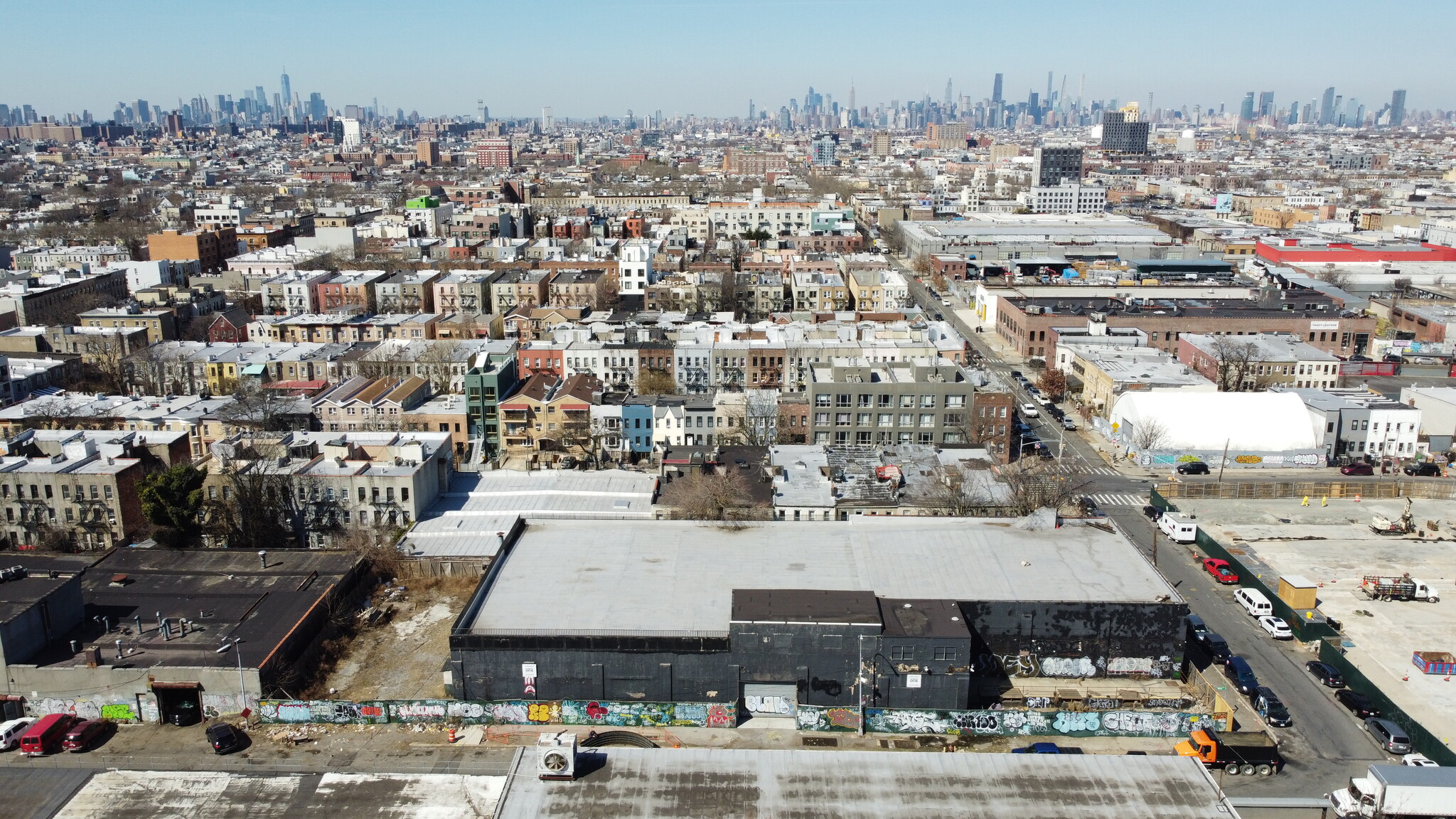 335 Moffat St, Brooklyn, NY à vendre Photo de l’immeuble– Image 1 sur 8