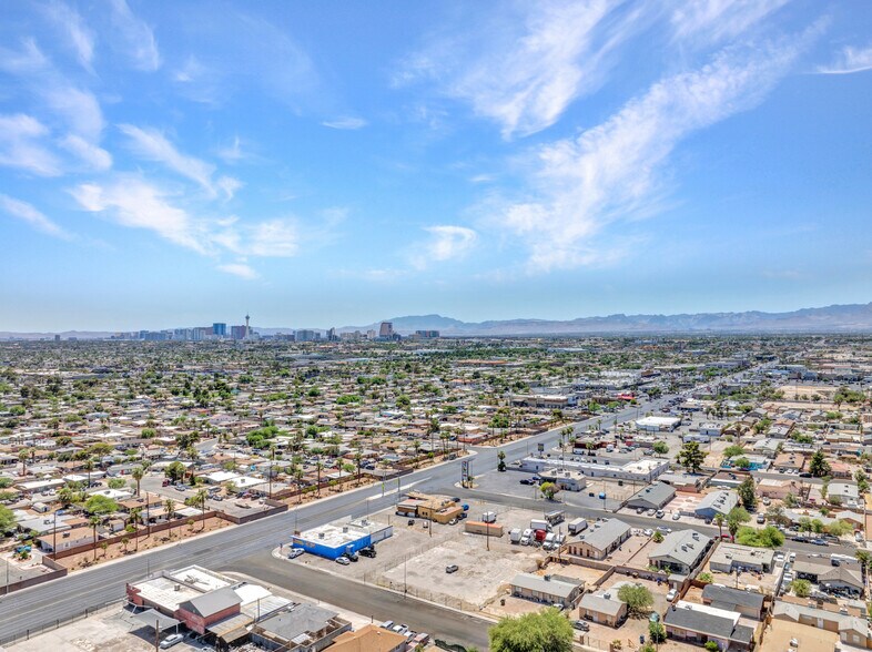 2722 E Lake Mead Blvd, North Las Vegas, NV à louer - Aérien – Image 2 sur 8