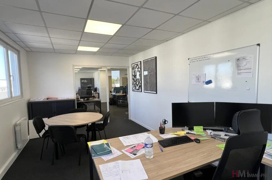 Bureau dans Le Petit-Quevilly à louer - Photo de l’immeuble – Image 1 sur 7