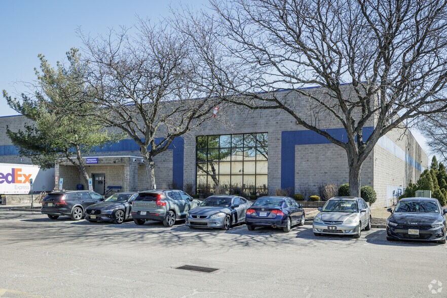 300 Howmedica Way, Rutherford, NJ à louer - Photo de l’immeuble – Image 3 sur 5