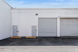 1703-1747 NW 38th Ave, Lauderhill, FL à louer Photo intérieure– Image 1 sur 3