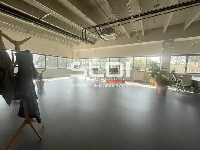 Plus de détails pour Chemin De L'Epoux, Champagne-au-Mont-d'Or - Bureau à louer