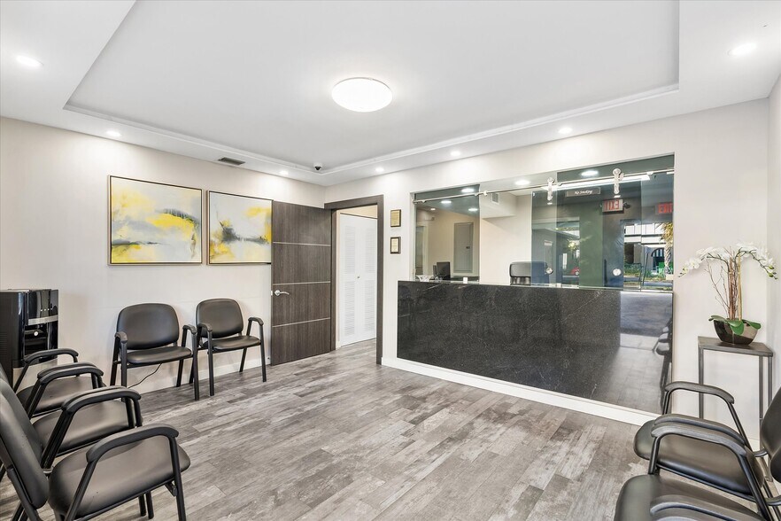 2482 Secoffee Ter, Coconut Grove, FL à louer - Photo de l’immeuble – Image 3 sur 13