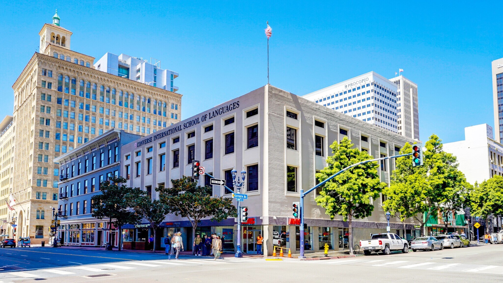634 Broadway, San Diego, CA à louer Photo de l’immeuble– Image 1 sur 8