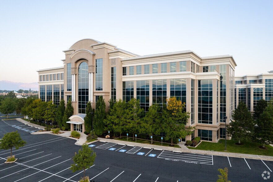 10855 S River Front Pky, South Jordan, UT à louer - Photo principale – Image 1 sur 4