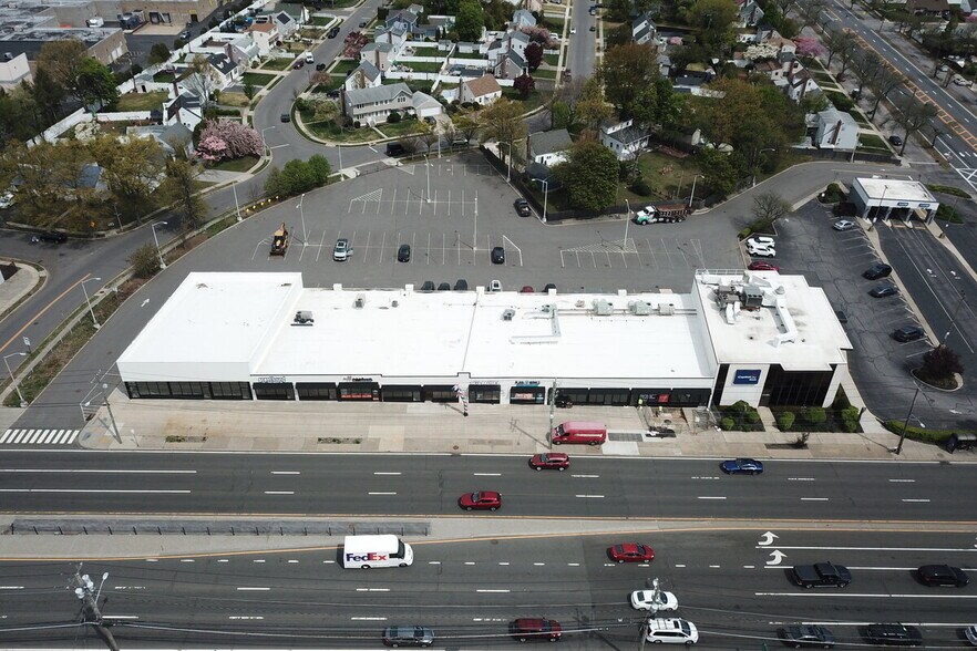 3695-3715 Hempstead Tpke, Levittown, NY à louer - Photo de l’immeuble – Image 2 sur 5