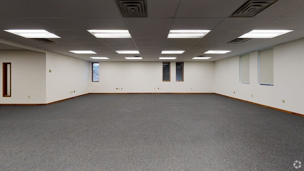 2 Computer Dr W, Albany, NY à louer - Numérisation 3D Matterport – Image 2 sur 15