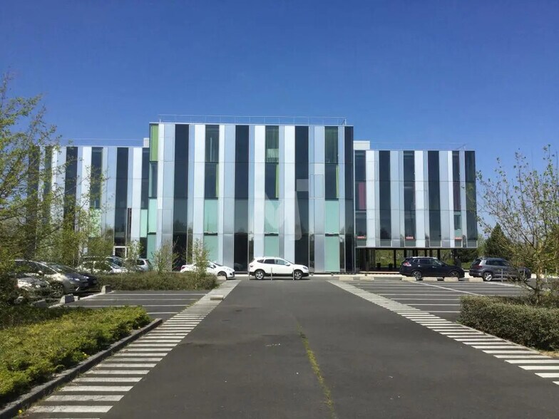 Bureau dans Lieusaint à louer - Photo de l’immeuble – Image 1 sur 11