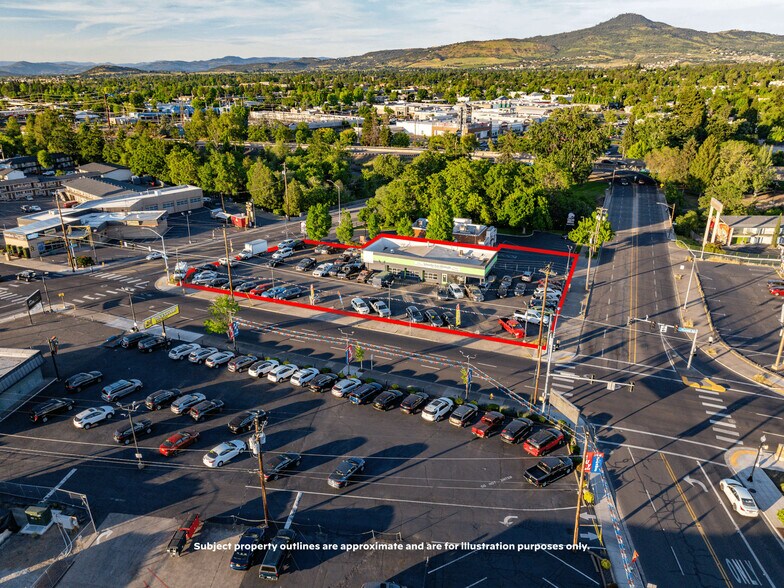348 N Riverside Ave, Medford, OR à louer - Photo de l’immeuble – Image 2 sur 39