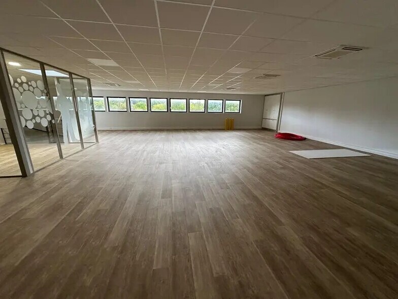 Bureau dans Rillieux-la-Pape à louer - Photo de l’immeuble – Image 2 sur 10