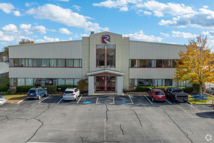 1 Kellaway Dr, Randolph, MA à louer - Photo de l’immeuble – Image 2 sur 5
