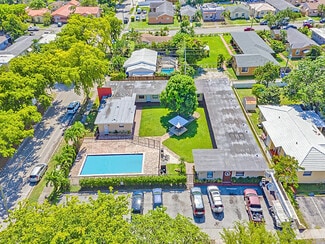 Plus de détails pour 2010 Dewey St, Hollywood, FL - Logement à vendre