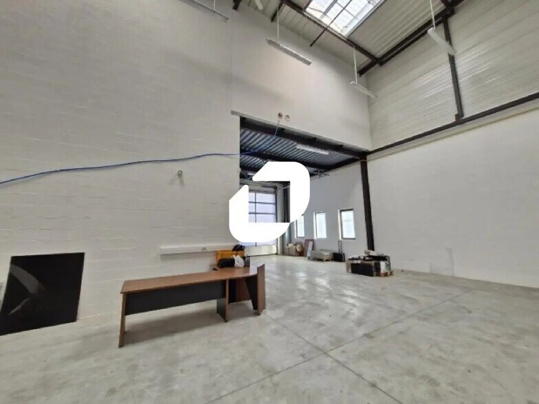 Local d’activités dans Collégien à louer - Photo de l’immeuble – Image 2 sur 7