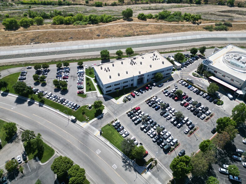 2901 Sillect Ave, Bakersfield, CA à louer - Photo de l’immeuble – Image 2 sur 9