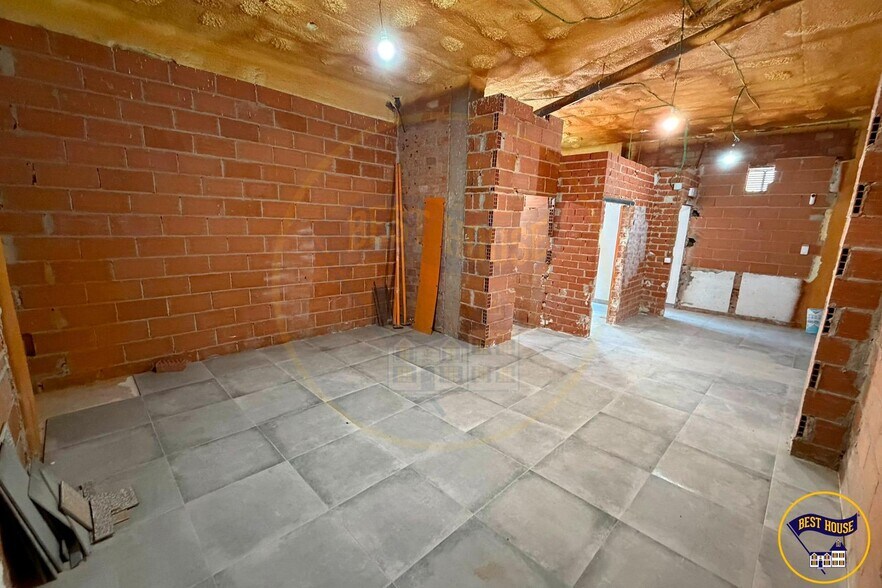 Immeuble residentiel dans Cuenca, Cuenca à vendre - Photo de l’immeuble – Image 3 sur 4