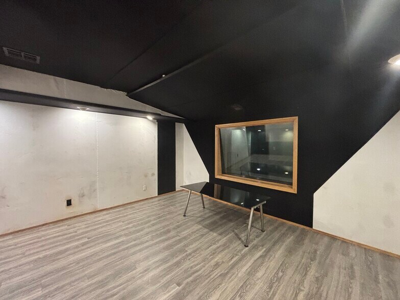 10843 Burbank Blvd, North Hollywood, CA à louer - Photo de l’immeuble – Image 2 sur 15