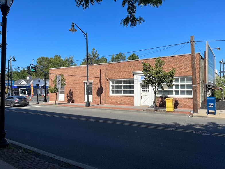 33 W Grand St, Elizabeth, NJ à louer - Photo de l’immeuble – Image 2 sur 10
