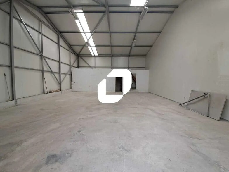 Local d’activités dans Saint-Germain-lès-Arpajon à louer - Photo intérieure – Image 2 sur 6