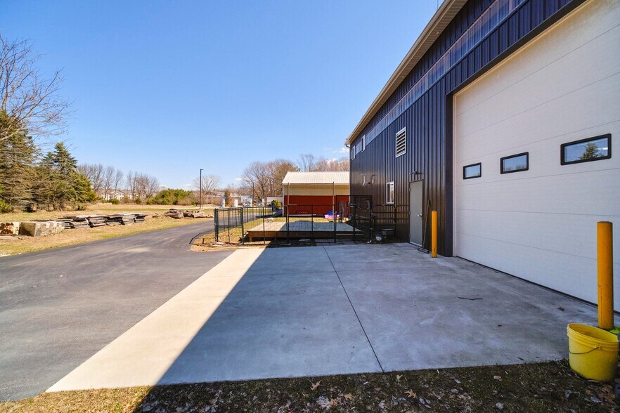 480 E Parkdale Ave, Manistee, MI à vendre - Photo de l’immeuble – Image 2 sur 16