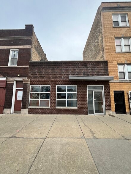 4203 W Fullerton Ave, Chicago, IL à vendre - Photo principale – Image 1 sur 26