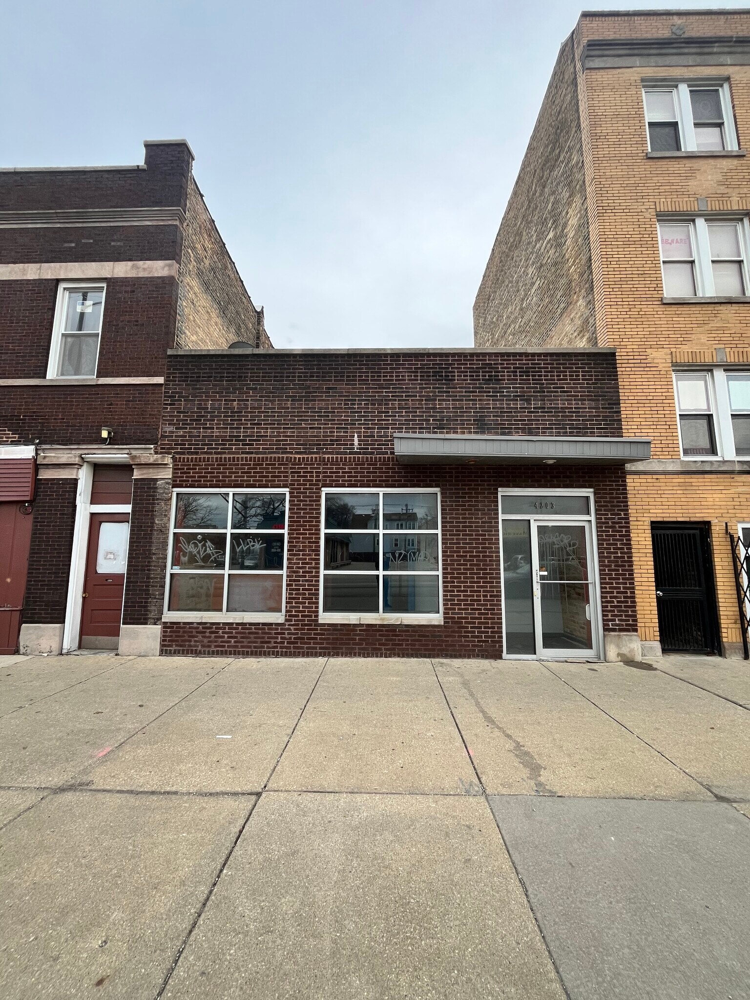 4203 W Fullerton Ave, Chicago, IL à vendre Photo principale– Image 1 sur 27