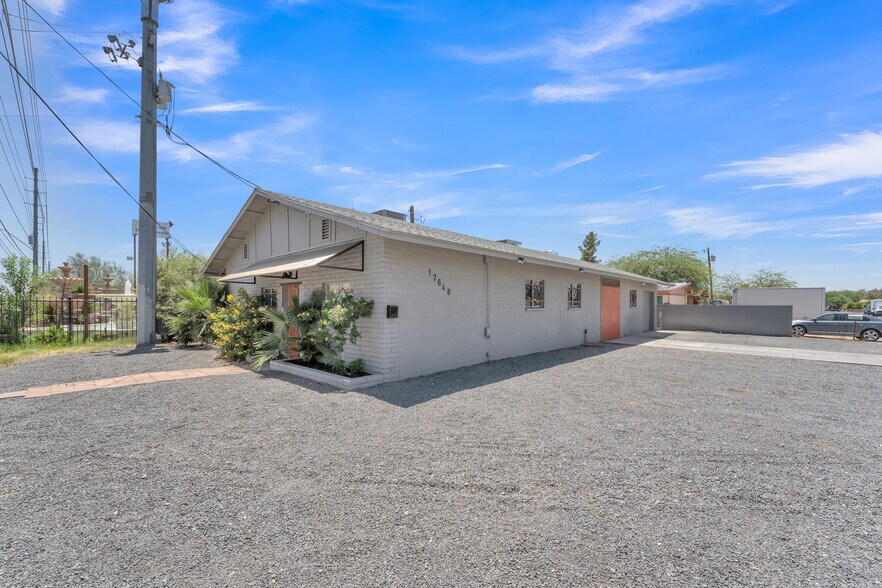 17648 N 32nd St, Phoenix, AZ à louer - Photo de l’immeuble – Image 2 sur 18