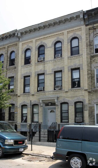 316 Grove St, Brooklyn, NY à vendre - Photo de l’immeuble – Image 1 sur 3