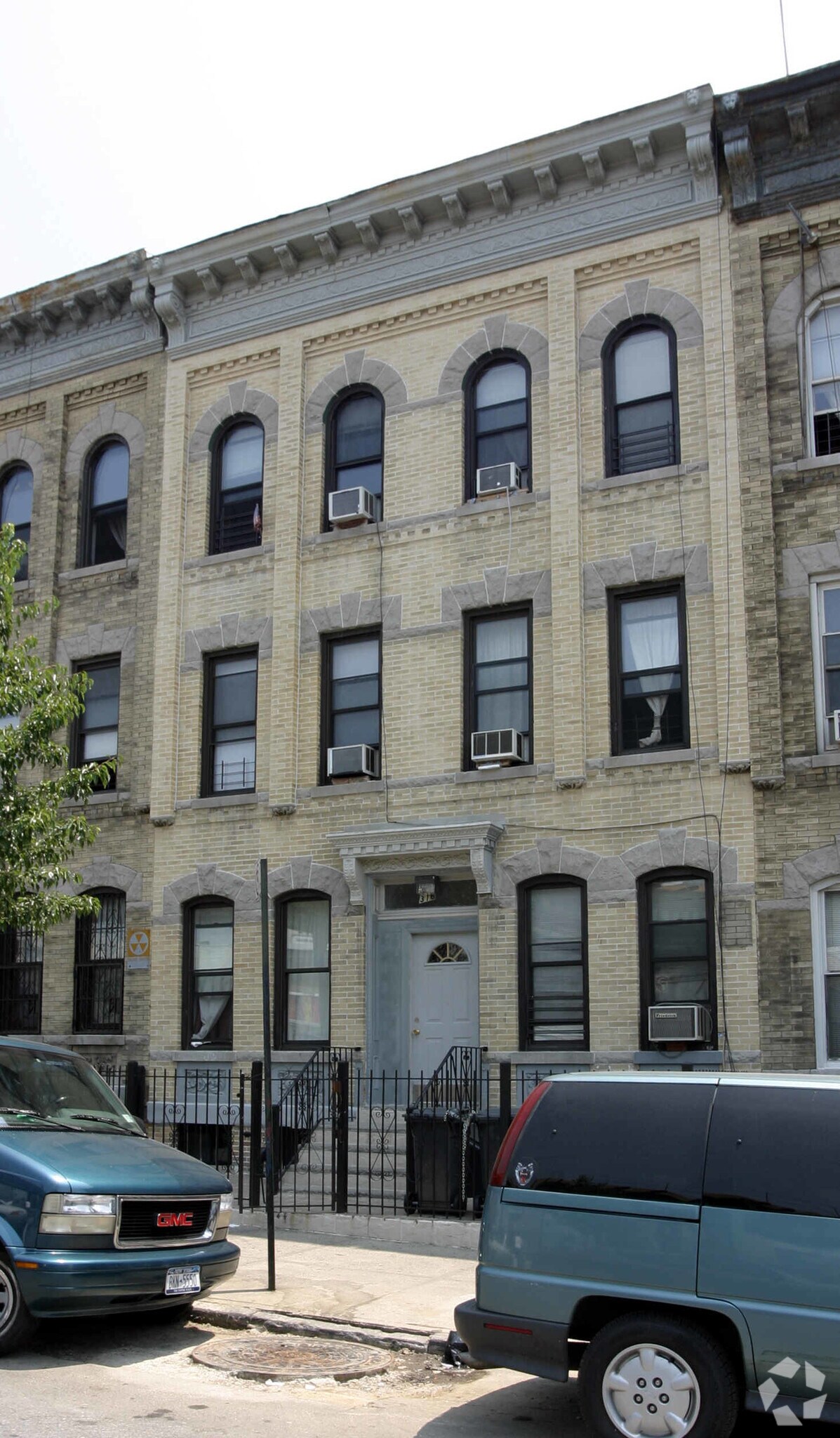 316 Grove St, Brooklyn, NY à vendre Photo de l’immeuble– Image 1 sur 4