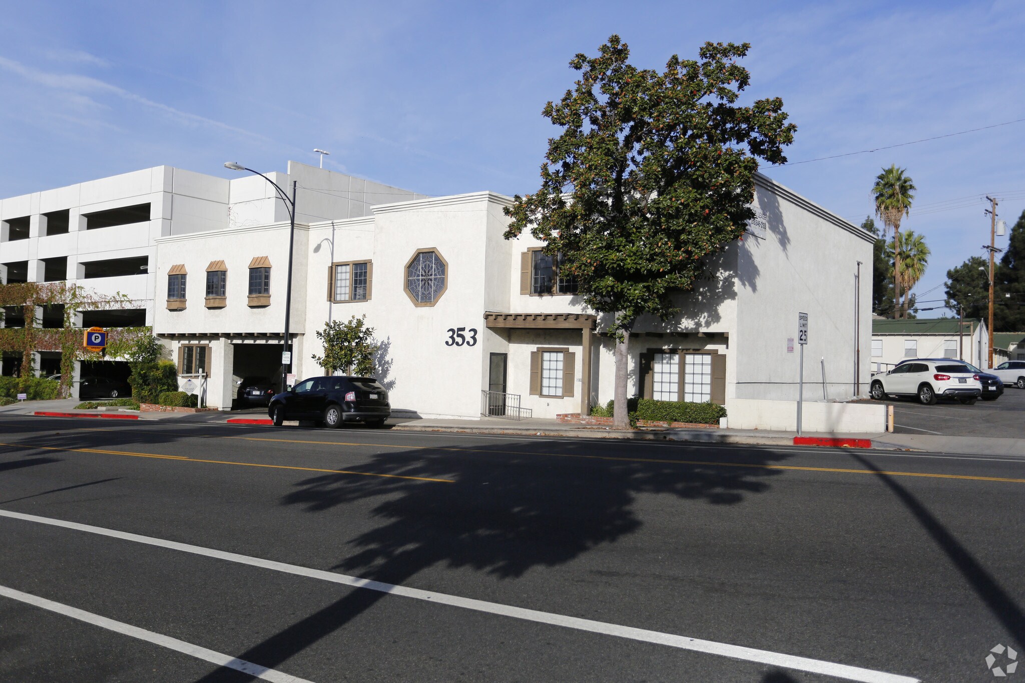 353 E Angeleno Ave, Burbank, CA à louer Photo principale– Image 1 sur 9