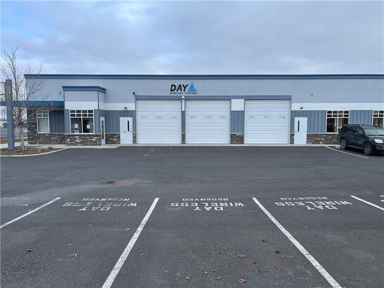417 E Broadway Ave, Moses Lake, WA à louer - Photo de l’immeuble – Image 2 sur 4
