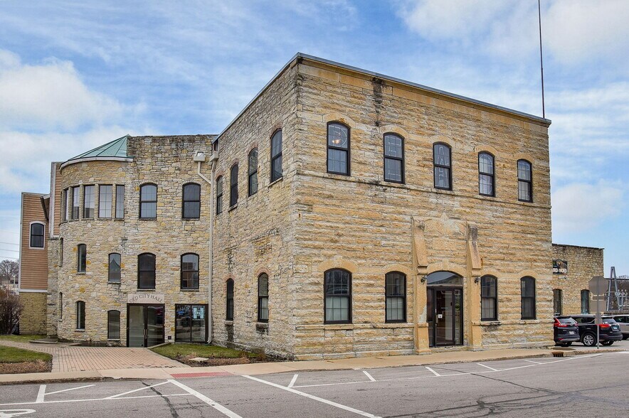 30 S Shumway Ave, Batavia, IL à louer - Photo principale – Image 1 sur 65
