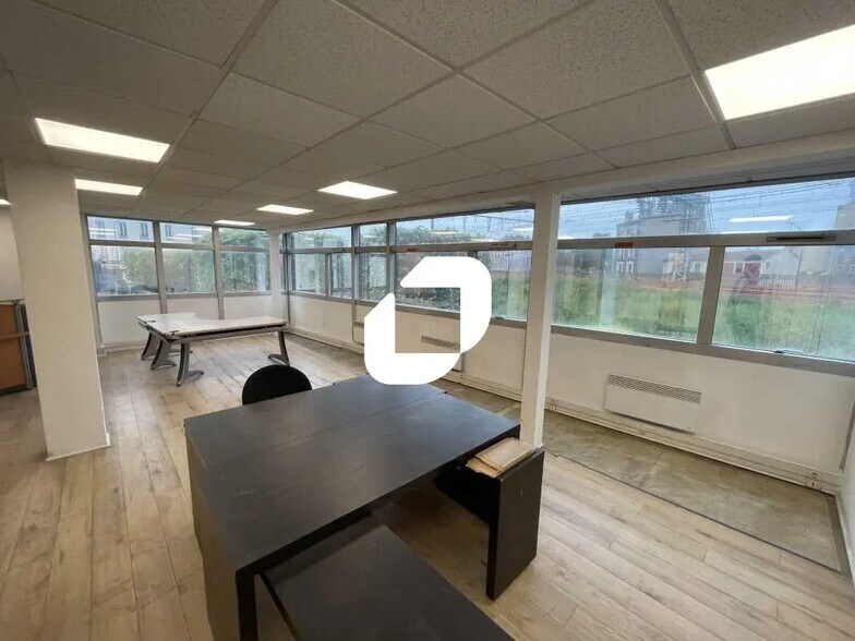 Bureau dans Vitry-sur-Seine à louer - Photo de l’immeuble – Image 2 sur 7