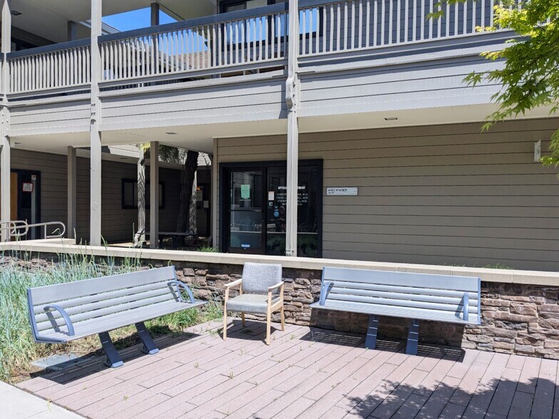 1667 Dominican Way, Santa Cruz, CA à louer - Photo de l’immeuble – Image 3 sur 9