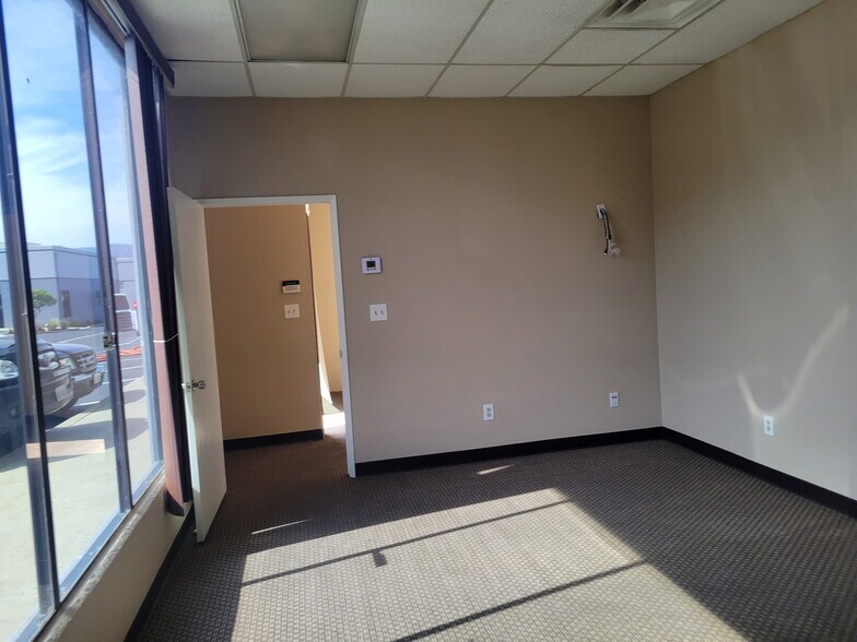 29885 2nd St, Lake Elsinore, CA à louer - Photo de l’immeuble – Image 2 sur 11