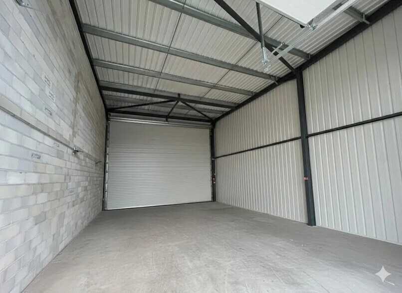 Local d’activités dans La Farlède à louer - Photo intérieure – Image 2 sur 3