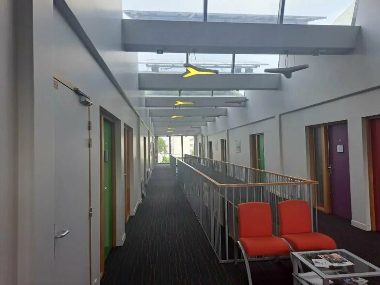 Local d’activités dans CHENNEVIÈRES-SUR-MARNE à louer - Photo intérieure – Image 2 sur 7