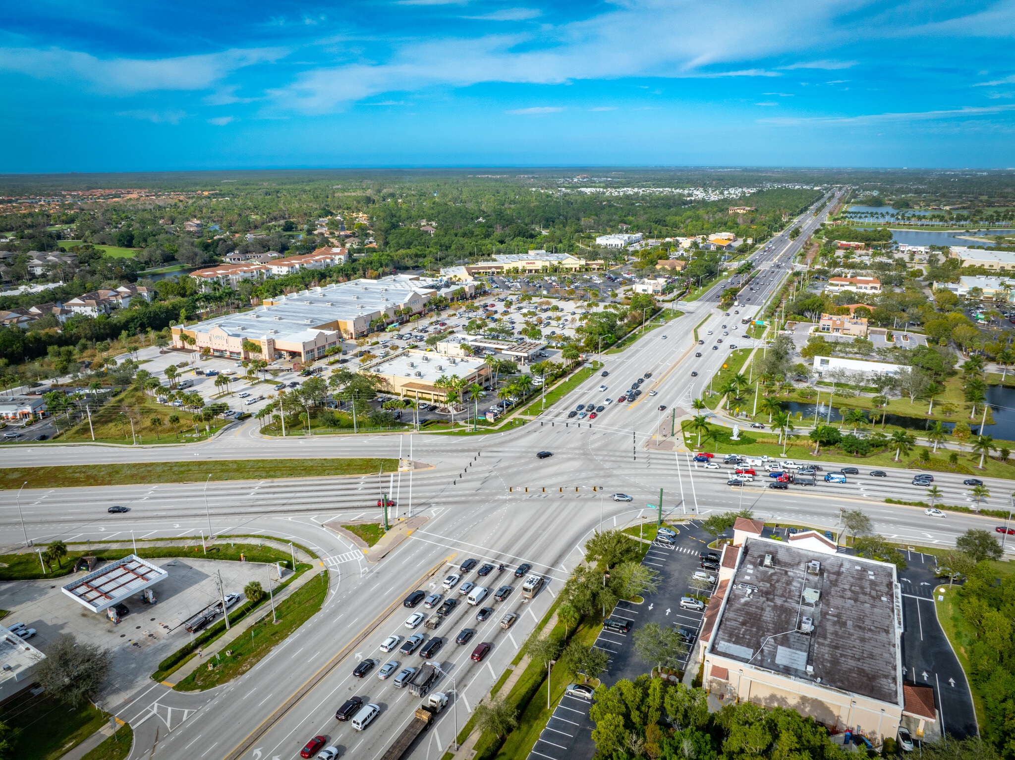 12608-12712 Tamiami Trl E, Naples, FL à louer Photo de l’immeuble– Image 1 sur 12