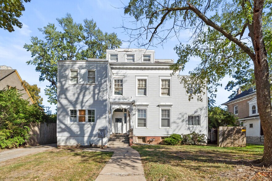 3933 Warwick Blvd, Kansas City, MO à vendre - Photo de l’immeuble – Image 2 sur 22