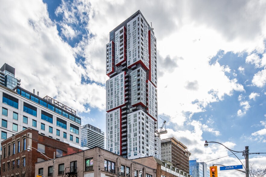 310-318 Richmond St W, Toronto, ON à louer - Photo de l’immeuble – Image 3 sur 5
