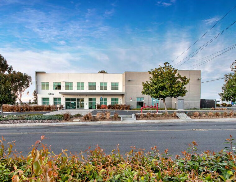 6650 Nancy Ridge Dr, San Diego, CA à vendre - Photo de l’immeuble – Image 1 sur 8