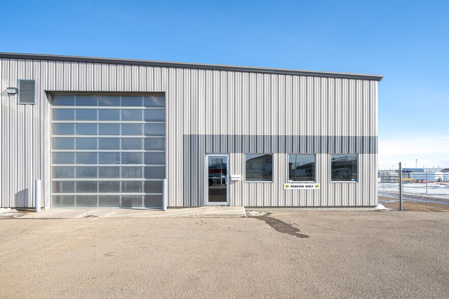 4807 40 Av, Lloydminster, SK à louer - Photo de l’immeuble – Image 3 sur 26