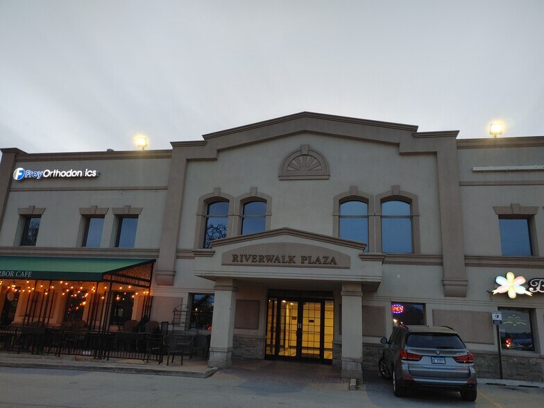 175 W Jackson Ave, Naperville, IL à vendre - Photo de l’immeuble – Image 3 sur 5