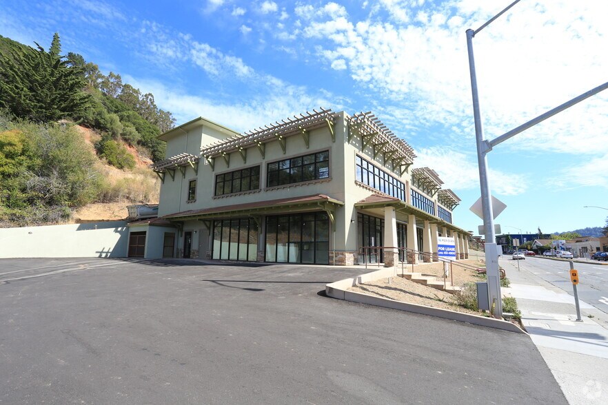 790 Sir Francis Drake Blvd, San Anselmo, CA à louer - Photo de l’immeuble – Image 2 sur 13