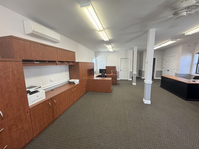 178 E Hawthorne Ave, Valley Stream, NY à louer - Photo de l’immeuble – Image 2 sur 5