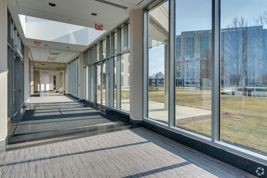 2021 Spring Rd, Oak Brook, IL à louer - Photo intérieure – Image 3 sur 33